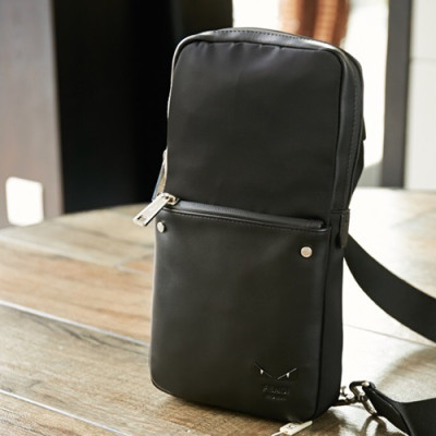 Fendi 2019 Nylon&Leather Bag Bugs Hip Sack ,30CM - 펜디 2019 나일론&레더 남성용 백버그 힙색  FENB0220,30CM,블랙