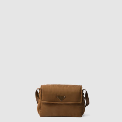 프라다 남성 미디엄 리나일론 패딩 숄더백 1BD255 - Prada Mens Medium Re-Nylon Padded Shoulder Bag - pr550x