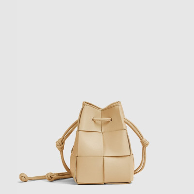 보테가 베네타 여성 카세트 미니 크로스바디 버킷 백 - Bottega veneta Womens Cassette Mini Crossbody Bucket Bag - bvb14635x
